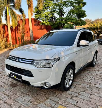 MITSUBISHI OUTLANDER 3.0 GT 4X4 V6 24V GASOLINA 4P AUTOMÁTICO